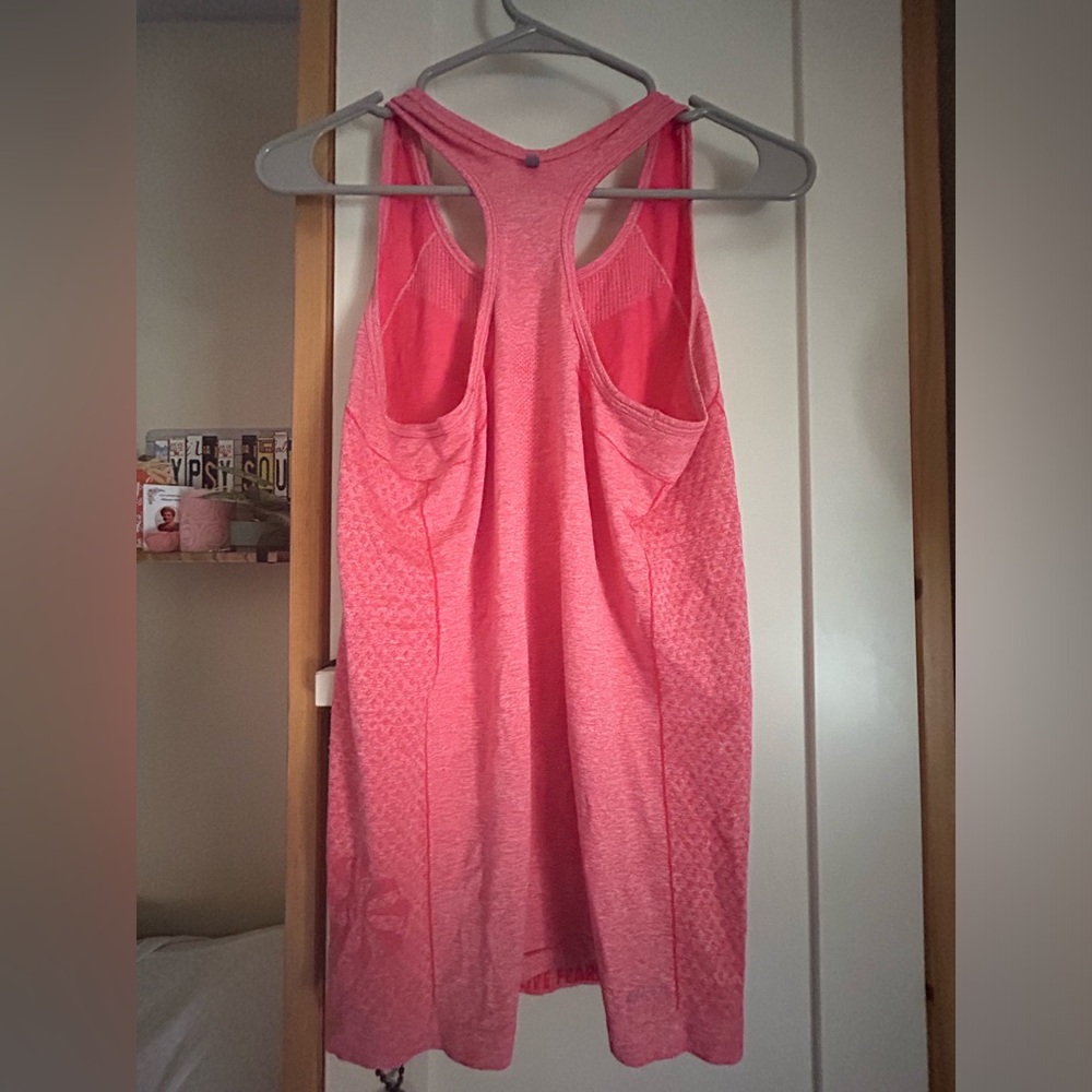 Nike active top